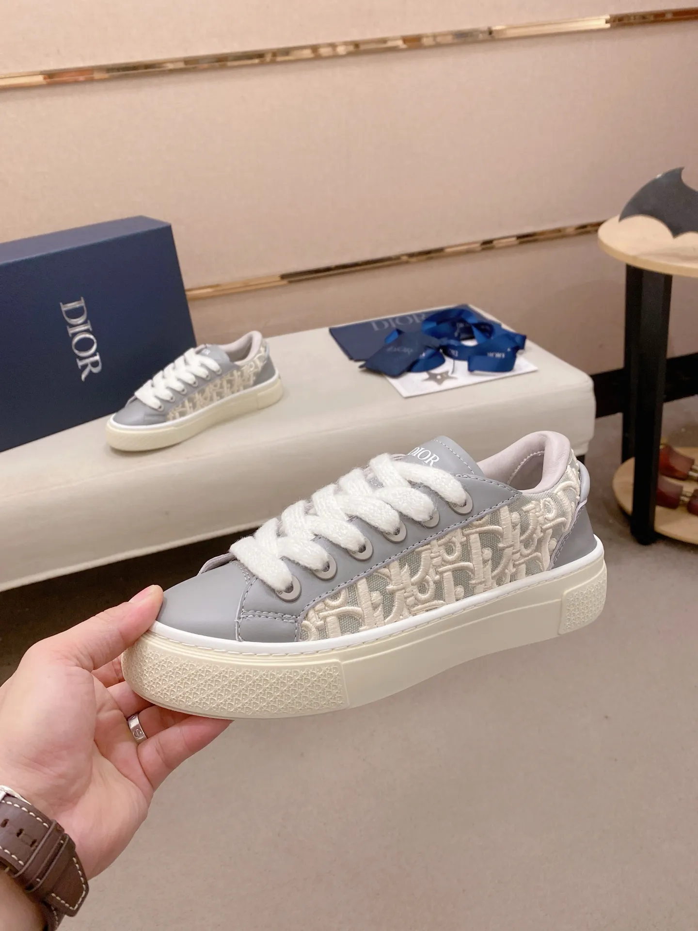Factory price: 300 Men's shoes 💰[Dior·Dior] Top 🔍Couple style 💏🔍New casual sports style couple shoes, new four-season design, perfect workmanship, lace-up lazy style to create cabinet quality, upper: imported first-layer cowhide, sheepskin lining is soft and comfortable, ultra-light TPU wear-resistant outsole, simple, versatile fashion men's shoes, excellent color code number 35--44